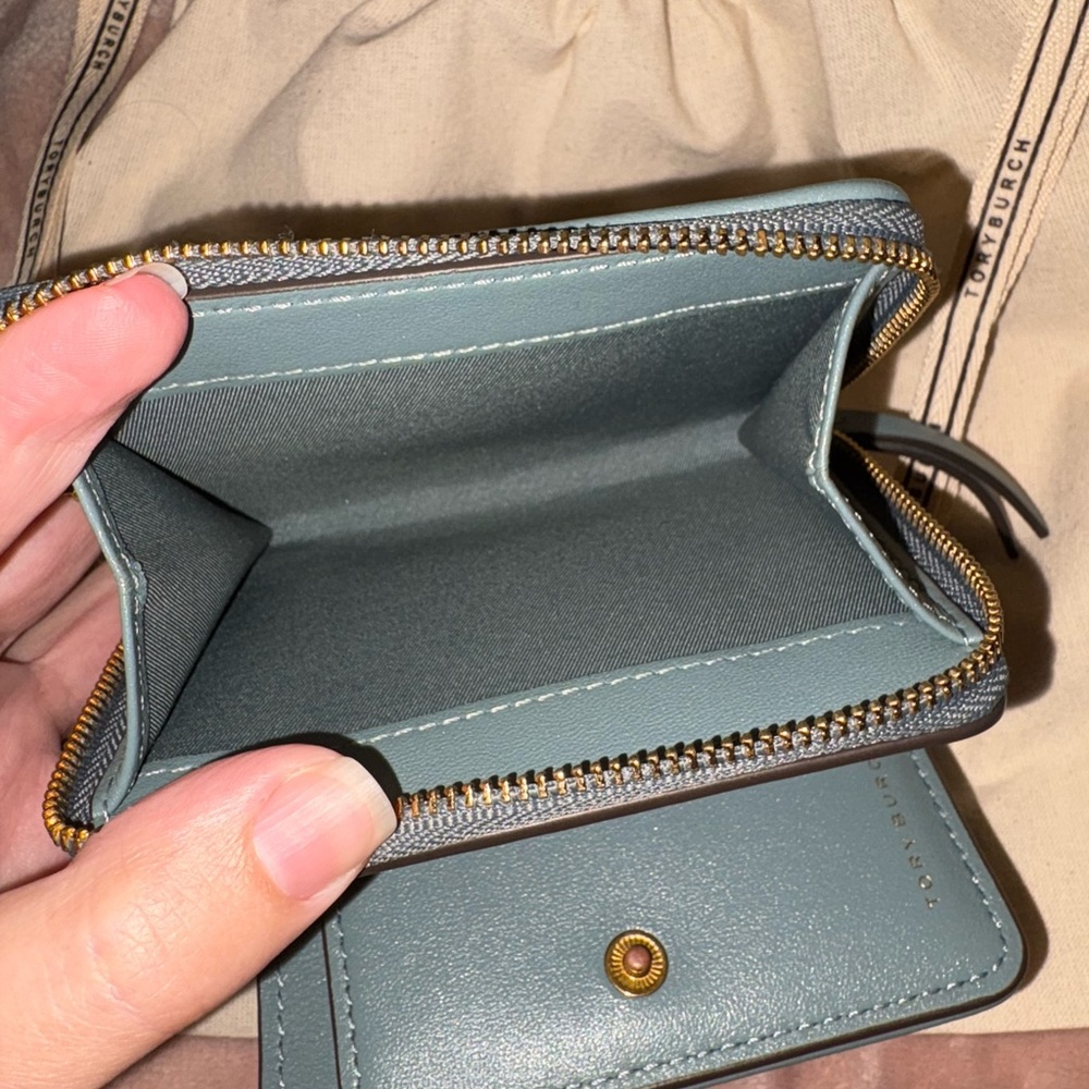 Tory Burch Kira Bi-fold Quilted Wallet - Picture 8 of 9